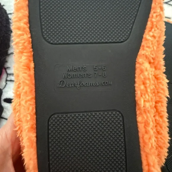 2 Pairs of Dearfoams Halloween Bat and Pumpkin Slippers W 7-8 M 5-6 - Picture 7 of 7